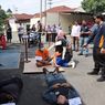 Rekonstruksi Suami Bunuh Istri di Gudang Ekspedisi Bantul, Tersangka Peluk Bayinya