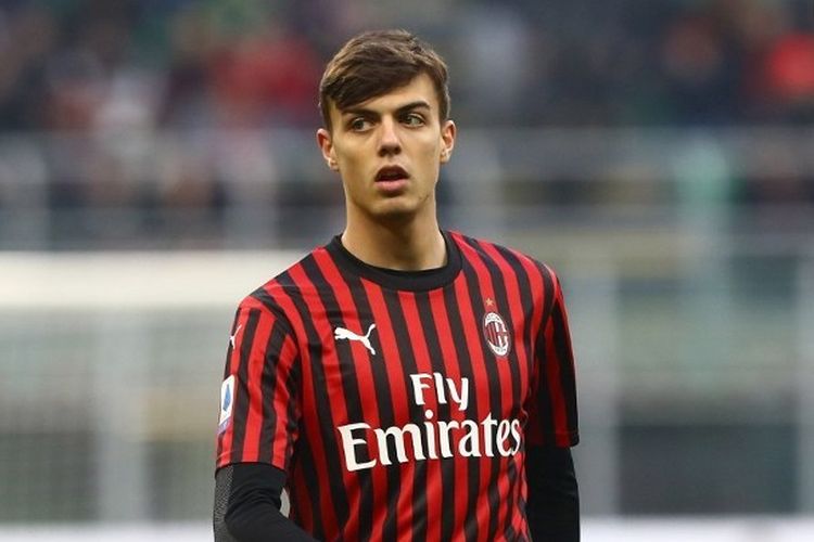 Daniel Maldini melakoni laga debut bersama AC Milan pada pertandingan menghadapi Hellas Verona di Stadion San Siro, Minggu (2/2/2020).