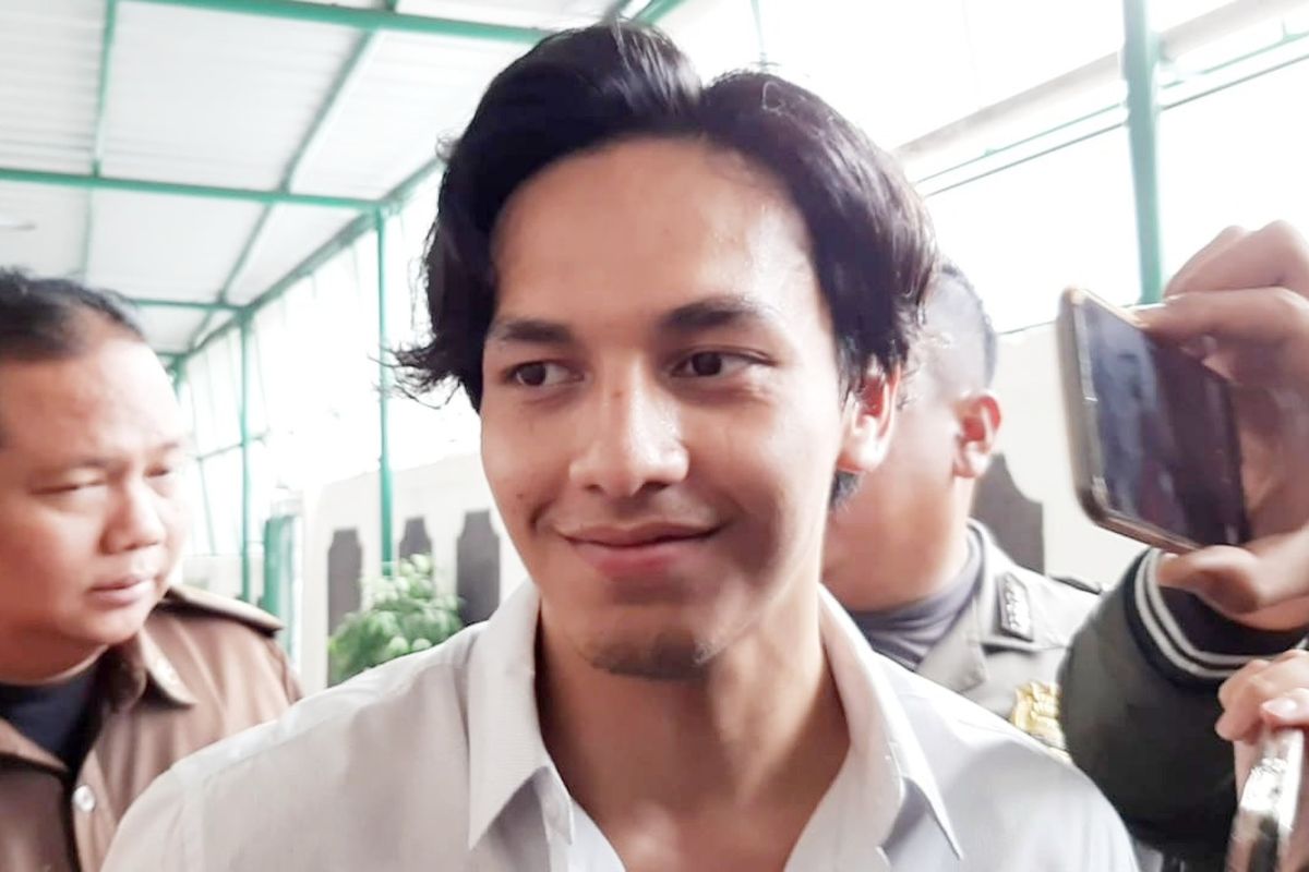 Artis peran Jefri Nichol  saat ditemui di Pengadilan Negeri Jakarta Selatan, Senin (28/10/2019).