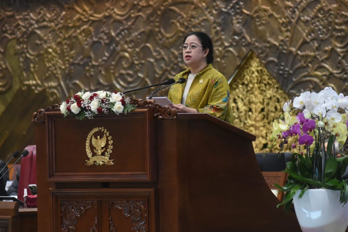 Ketua Dewan Perwakilan Rakyat (DPR) Republik Indonesia (RI) Puan Maharani saat Rapat Paripurna Khusus Tahun 2022-2023 tentang Penyampaian Laporan Kinerja dalam rangka Hari Ulang Tahun (HUT) Ke-78 DPR RI di Gedung Nusantara, Kompleks Parlemen, Senayan, Jakarta, pada Selasa (29/8/2023).