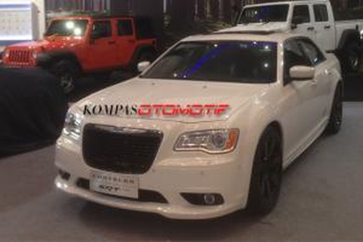 Chrysler 300C di POS 2015