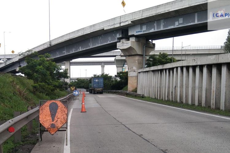 Perbaikan jembatan di Jalan Tol Jakarta-Cikampek