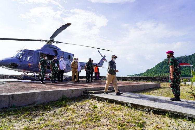 Menkopolhukam Mahfud MD saat berkunjung ke Natuna, Kepulauan Riau, Selasa (23/11/2021).