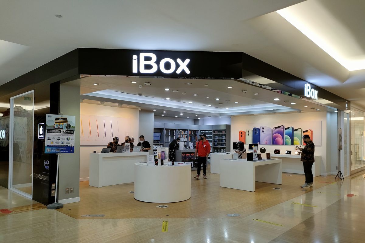 Ilustrasi gerai iBox Plaza Indonesia di momen pemesanan iPhone 13, Jumat (12/11/2021).