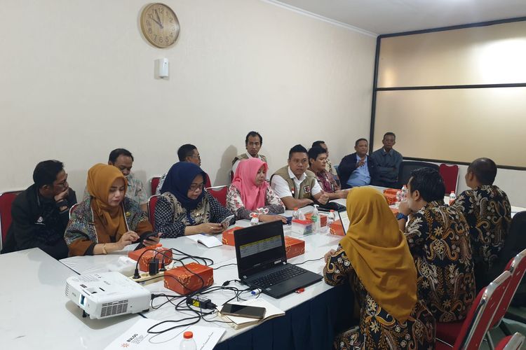 Perum Bulog Kancab Malang gelar rapat dengan Satgas Pangan Polres Malang untuk membahas pengendalian harga beras di Kabupaten Malang.