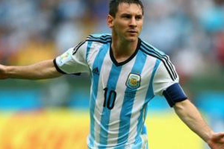 Lionel Messi dianggap setara dengan legenda Argentina Maradona.