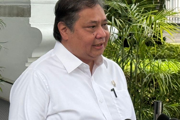 Menko Perekonomian Airlangga Hartarto saat ditemui di Istana, Jakarta, Selasa (30/9/2025). 