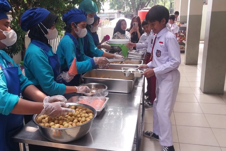 Baru Satu Sekolah di Kota Bogor, MBG Prasmanan Ditargetkan Jangkau 5.000 Lokasi