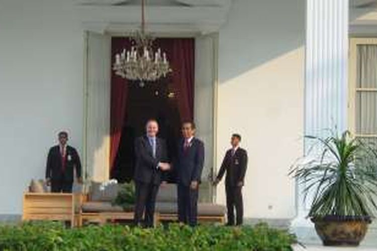 Presiden Joko Widodo saat menerima tamu negara Perdana Menteri Selandia Baru John Key di Istana Merdeka, Senin (18/7/2016).