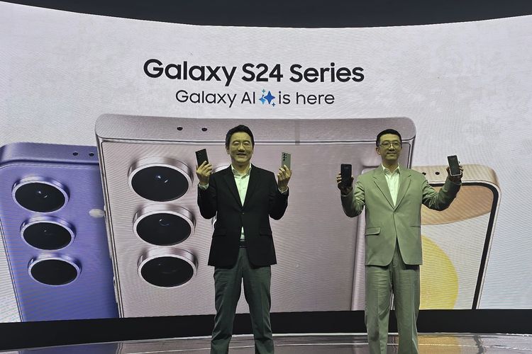 Samsung Galaxy S24 series akhirnya resmi masuk Indonesia. Presiden Samsung Elektronik Indonesia (SEIN) Harry Lee (kiri) dan Head of Mobile Experience Business Samsung Electronics Indonesia Lo Khing Seng (kanan) memperkenalkan Samsung S24 series dalam acara Local Launch Samsung S24 series, di Jakarta Pusat, Kamis (1/2/2024) sore.