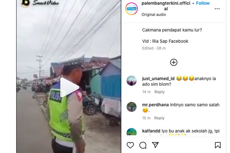 Tangkapan layar media sosial video polisi lalulintas dilabrak emak-emak karena tak terima anaknya ditilang.