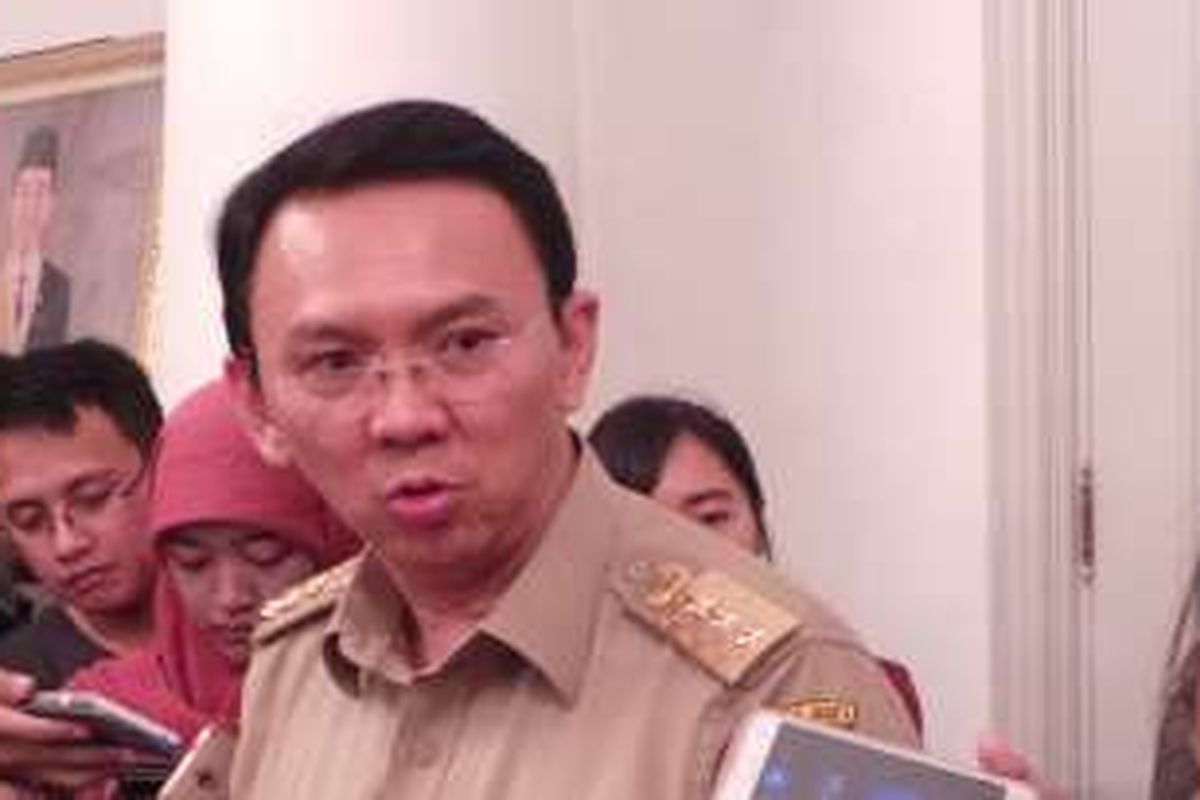 Gubernur DKI Jakarta Basuki Tjahaja Purnama saat wawancara wartawan, di Balai Kota, Senin (29/2/2016). 