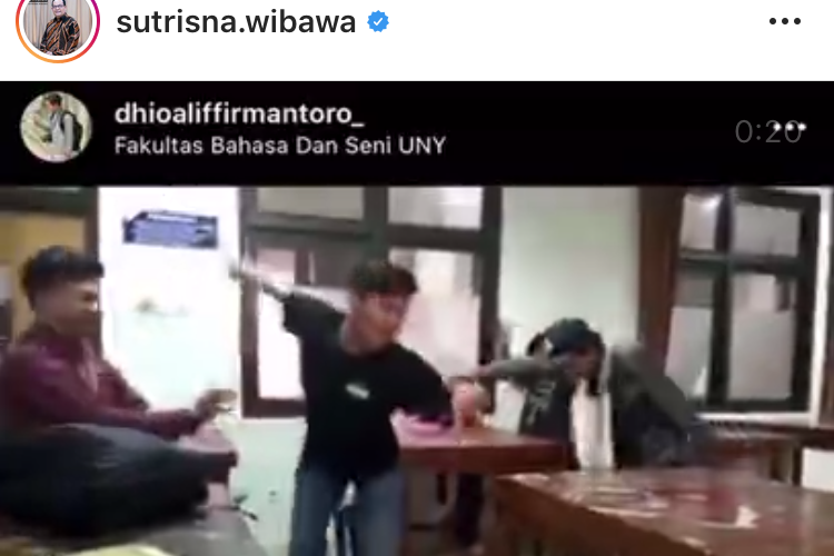 Melalui akun Instagramnya, @sutrisna.wibawa, Rektor Universitas Negeri Yogyakarta (UNY) Sutrisna Wibawa mengunggah video yang mengundang gelak tawa. Dia mengunggah video mahasiswa UNY yang tengah menari.