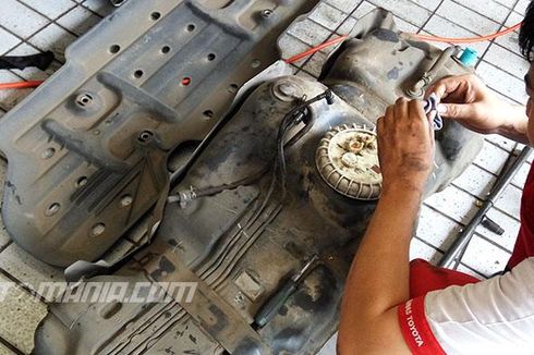 Mitos atau Fakta, Tangki Bensin pada Mobil Wajib Dikuras Rutin?