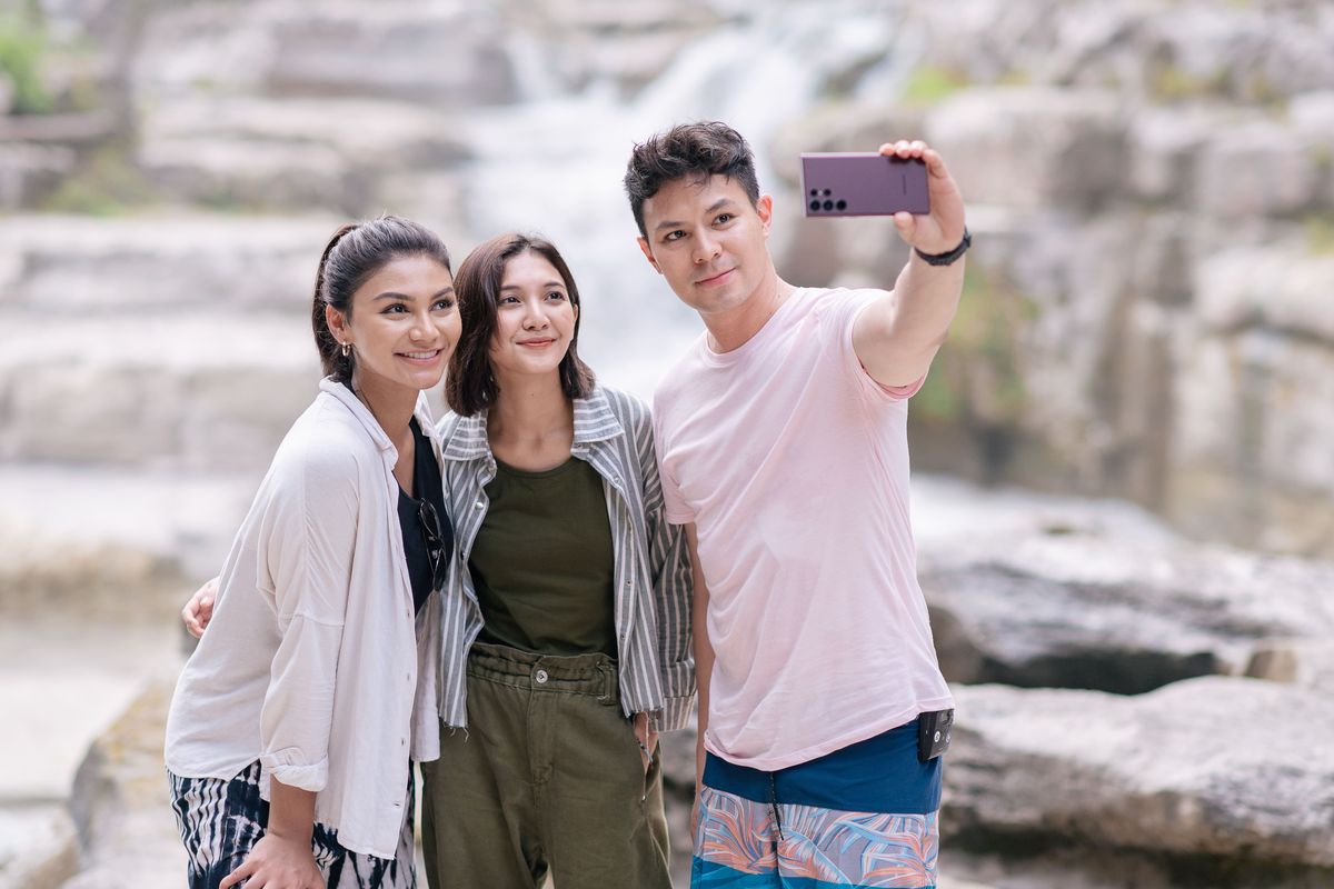 Jihane Almira, Sheila Dara, dan Fero Walandouw membintangi My New Rules of Journey, sebuah web series yang direkam secara seluruhnya menggunakan kamera ponsel Samsung Galaxy S22 Ultra 5G. 