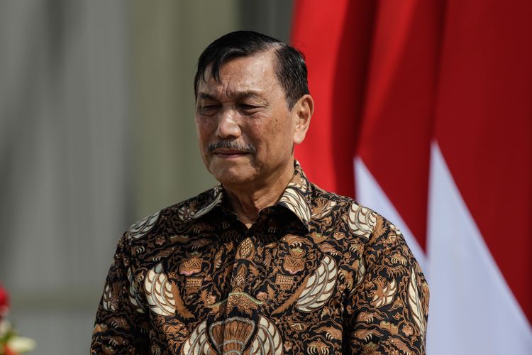 Menteri Koordinator Kemaritiman dan Investasi, Luhut B Pandjaitan sebelum pelantikan menteri-menteri Kabinet Indonesia Maju di Istana Negara, Jakarta, Rabu (23/10/2019). Presiden RI Joko Widodo mengumumkan dan melantik Menteri-menteri Kabinet Indonesia Maju serta pejabat setingkat menteri.