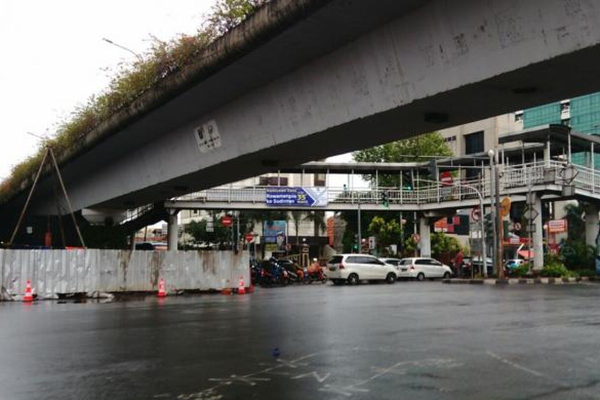 Persimpangan yang akan dibangun underpass di Matraman, Jakarta Timur. Kamis (2/2/2017)