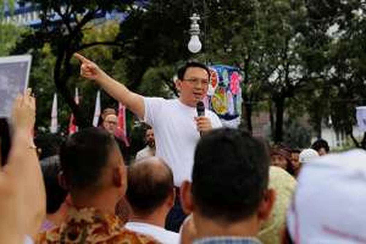 Gubernur DKI Jakarta, Basuki Tjahaja Purnama memberikan kata sambutan pada acara peresmian Taman Pandang Istana di depan Istana Merdeka, Jakarta Pusat, Sabtu (30/7/2016). Taman Pandang Istana diperuntukkan bagi para pendemo untuk menyuarakan aksinya.