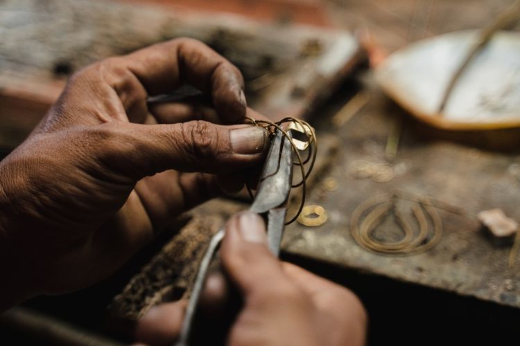 Lembaga Pembiayaan Ekspor Indonesia (LPEI) mendampingi UKM yang menekuni kerajinan handicraft dan home decor dari kayu dan batu alam dari Pulau Bali. 