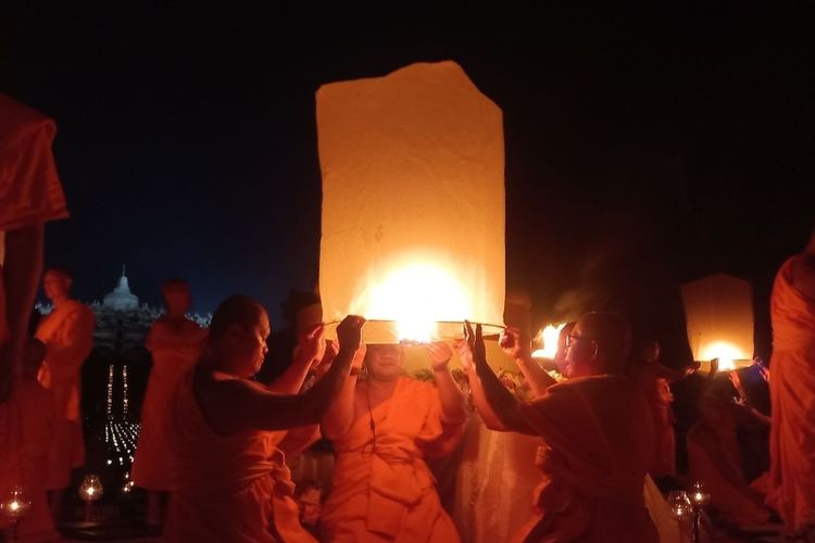 Makna Pelepasan Lampion Waisak di Borobudur, Tidak Sekadar Festival yang Memesona