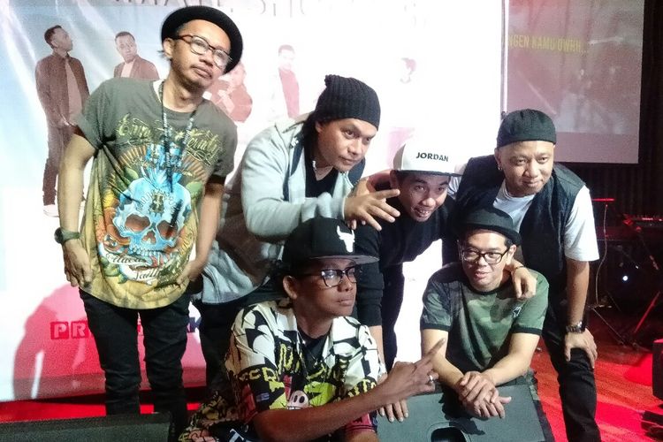 Grup musik T-Five saat melakukan konferensi pers HUT ke-20 mereka di kawasan Sudirman Jakarta, Kamis (5/12/2019)