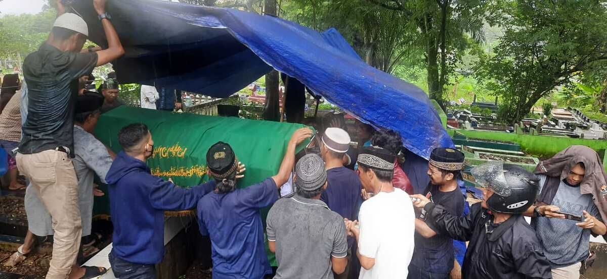 Ibu dan Anak Korban Pembunuhan di Palembang Dimakamkan Satu Liang