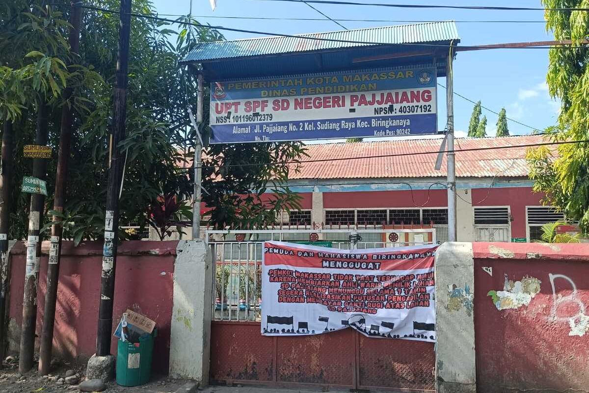 Sekolah Dasar (SD) Inpres Pajjaiang di Kecamatan Biringkanaya, Kota Makassar, Sulawesi Selatan (Sulsel), yang disegel pihak ahli waris, Rabu (17/7/2024).