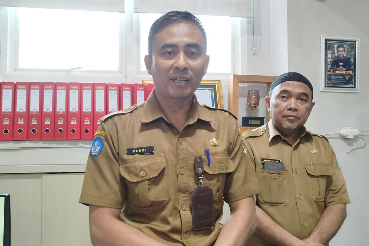 Plh Disdik Bangkalan, Ronny Sofiandri saat ditemui di ruang kerjanya di kantor Disdik Bangkalan, Rabu (28/5/2025). 