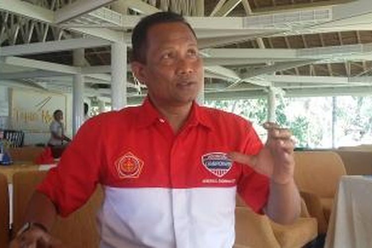 Wakil Komisi Wasit Piala Jenderal Sudirman, Kolonel Zainul Arifin. 