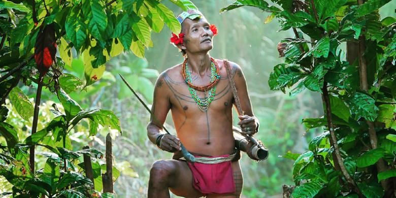 Suku Mentawai, suku tertua di Indoensia yang berasal dari Kepulauan Mentawai. 