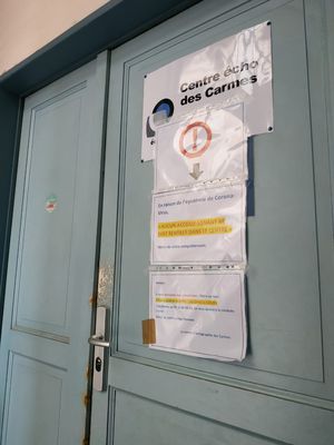 Karena alasan wabah corona, Laboratorium Ultrasonografi (USG) melarang pendamping ibu hamil masuk. Laboratorium Centre Écho des Carmes.