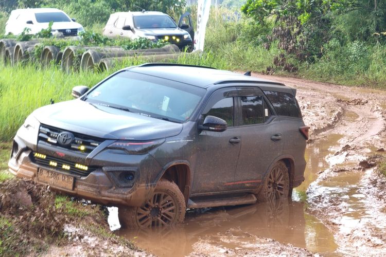 Komunitas Toyota Fortuner Club of Indonesia (ID42NER) merayakan hari jadinya yang ke-18.