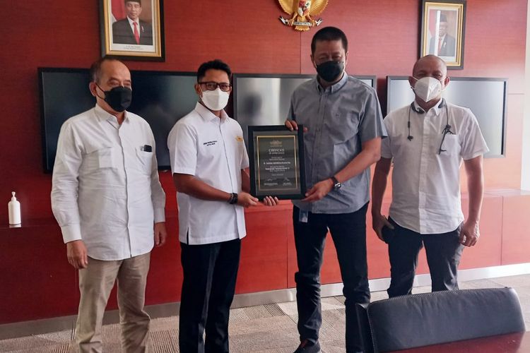 Para pengurus INACA bersama Direktur Utama Garuda Indonesia Irfan Setiaputra.