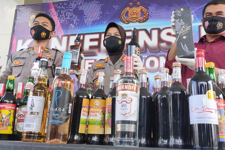 Dampak Negatif Mengkonsumsi Minuman Keras bagi Kesehatan Halaman