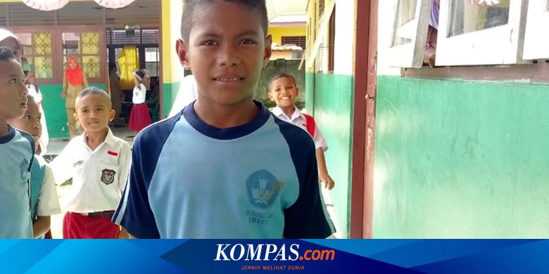 Aksi Heroik Bocah Sd Panjat Tiang Karena Tali Bendera Putus Demi Merah Putih Berkibar Halaman All Kompas Com
