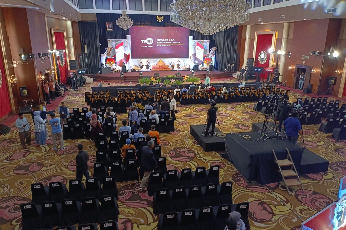 Kondisi di dalam dan di luar Hotel Sutanraja, Soreang, Kabupaten Bandung, Jawa Barat, yang menjadi lokasi debat perdana pasangan calon Bupati dan Wakil Bupati Bandung, Rabu (30/10/2024)