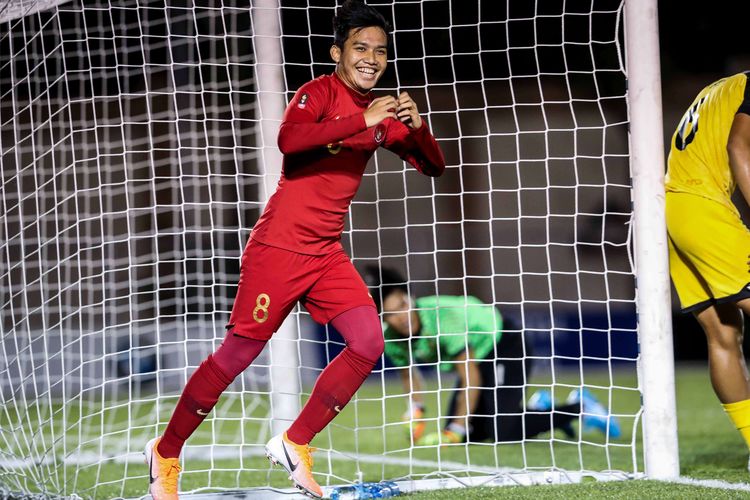 Pemain Timnas U-23 Indonesia, Witan Sulaeman melakukan selebrasi seusai mencetak gol ke gawang Brunei Darussalam dalam pertandingan Grup B SEA Games 2019 di Stadion Sepak Bola Binan, Laguna, Filipina, Selasa (3/12/2019). Timnas Indonesia menang 8-0 dari Brunei Darussalam.