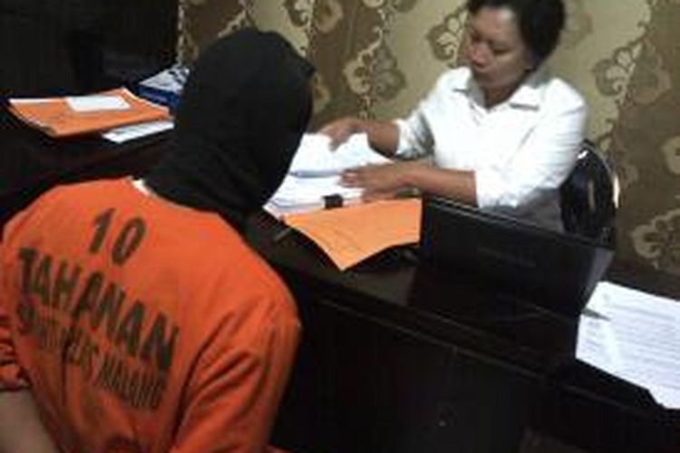 Seorang Kasek MTs di Kabupaten Malang, Jawa Timur, yang dilaporkan dua siswinya sendiri, karena diduga telah mencabulinya saat acara kemah Pramuka. Senin (23/2/2015).
