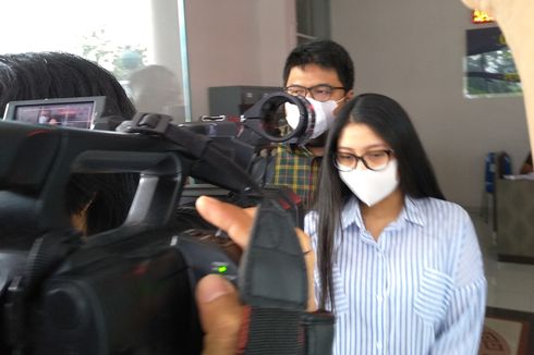 Usai Diperiksa KPK, 2 Anak Wali Kota Medan Keluar Bareng, Pakai Masker dan Bungkam