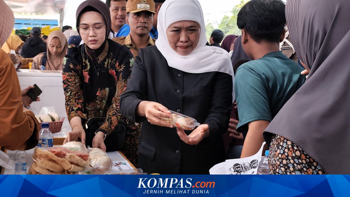 Borong Produk UMKM di Pasar Murah Bangkalan, Khofifah: Kurasi Produk
