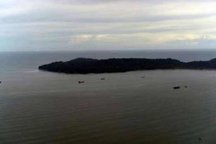 Pulau Nusakambangan, Cilacap, dilihat dari udara, Rabu (4/3/2015). 