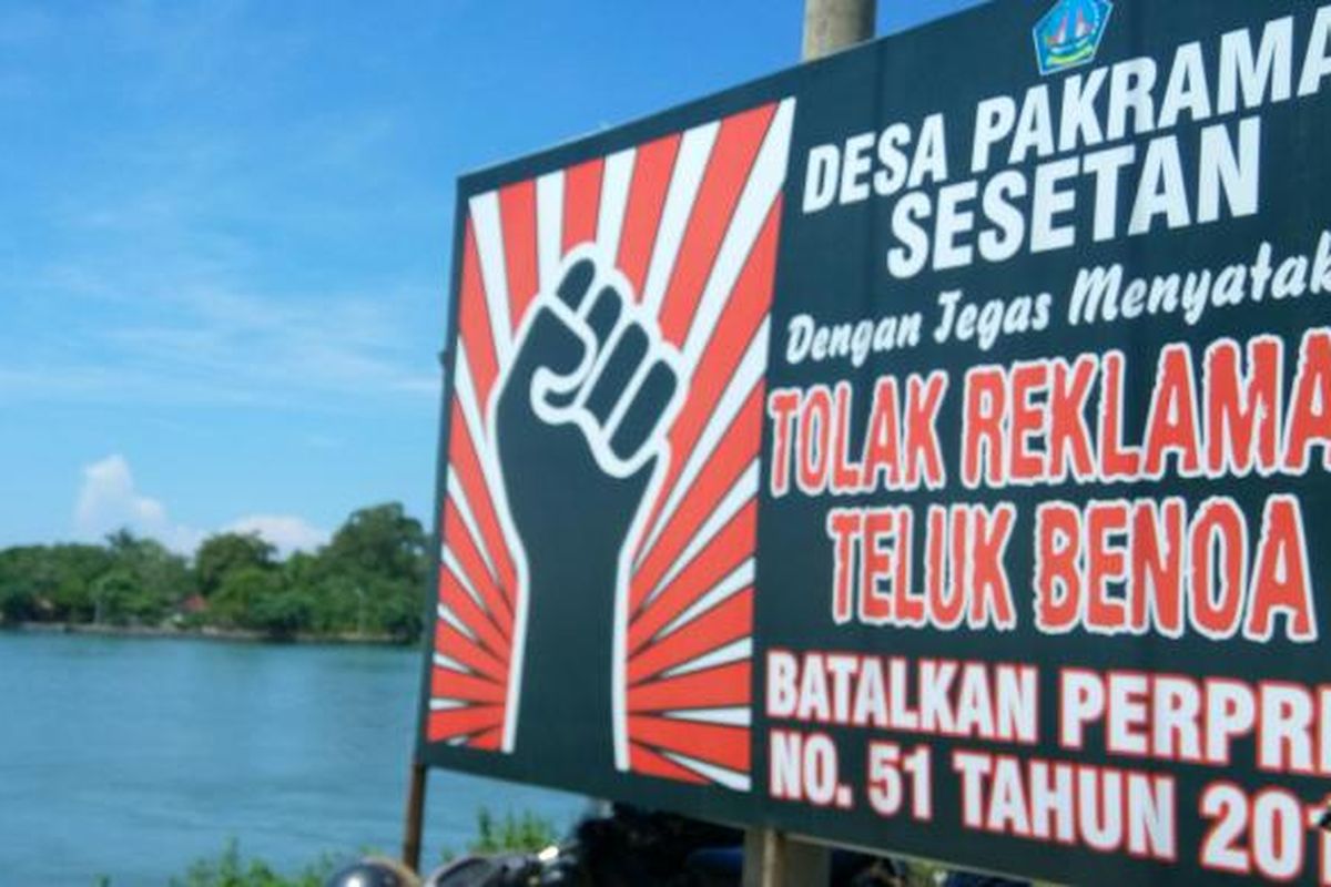 Baliho tolak reklamasi Teluk Benoa yang dipasang di Jalan Pulau Serangan Denpasar. 