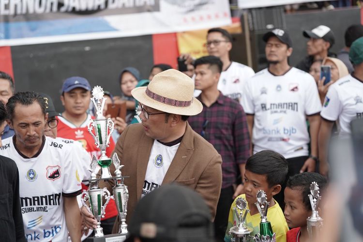 Gubernur Jawa Barat Ridwan Kamil saat hadir di penutupan kompetisi sepak bola usia dini Piala Gubernur Jawa Barat 2023. 