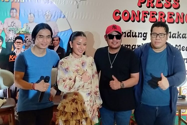 Penyanyi Charly Van Houten, Mutia Ayu, Pepep ST12, dan direktur Pentastik saat konferensi pers detail acara, di kawasan Otista, Jakarta Timur, Kamis (22/6/2023).