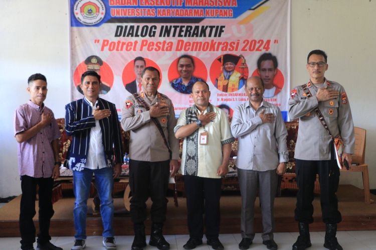 Kepala Kepolisian Daerah (Kapolda) Nusa Tenggara Timur (NTT) Inspektur Jenderal Polisi Johni Asadoma, bersama Komisioner KPU, Komisioner Bawaslu, Dosen dan mahasiswa Universitas Karyadarma Kupang