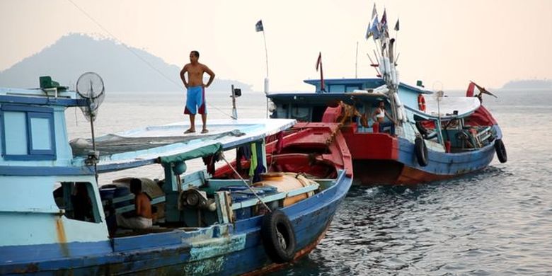 Para nelayan Tanjung Balai Karimun mengatakan mereka sering dikejar, diusir bahkan ada yang ditabrak oleh kapal ikan asing saat mencari ikan di Laut Natuna Utara. 