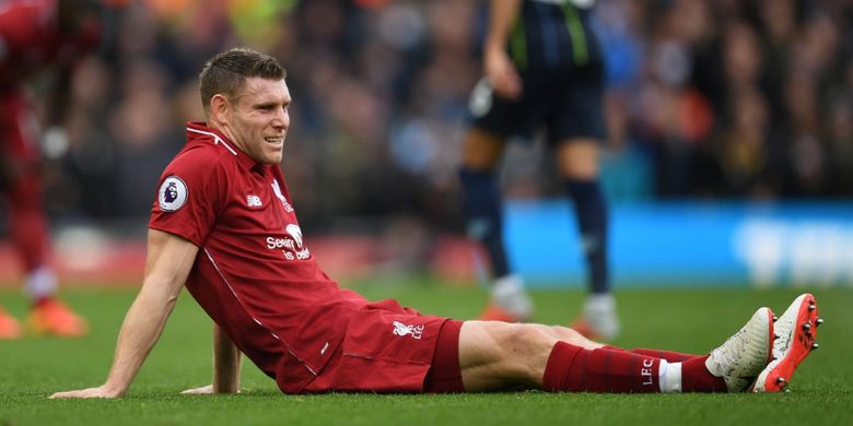 James Milner mengalami cedera pada laga Liverpool vs Manchester City di Stadion Anfield dalam lanjutan Premier League, 7 Oktober 2018. 