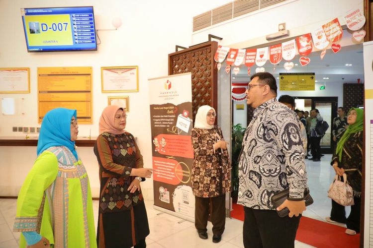 Menteri Ketenagakerjaan (Menaker) Ida Fauziyah di Shelter Konsulat Jenderal Republik Indonesia (KJRI) Jeddah, Arab Saudi pada Kamis (24/8/2023).
