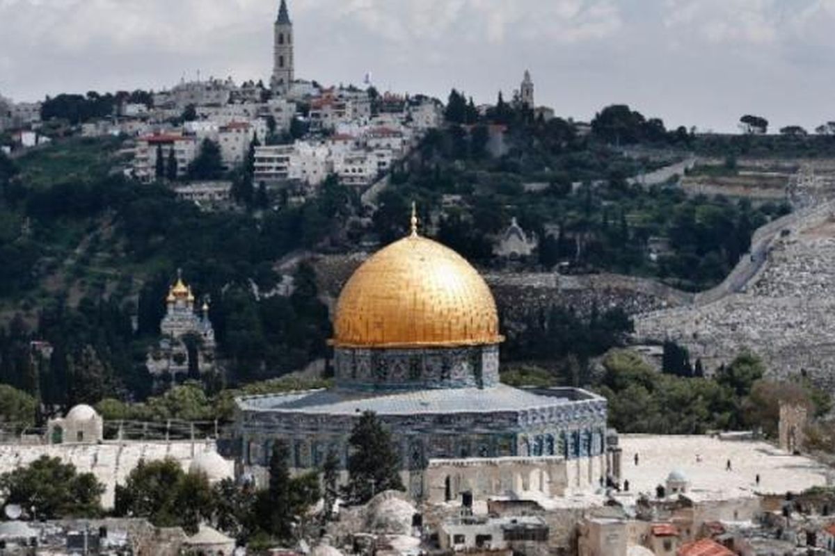 Dome of the Rock, yang berada di kompleks yang sama dengan Masjid Al-Aqsa di Jerusalem.