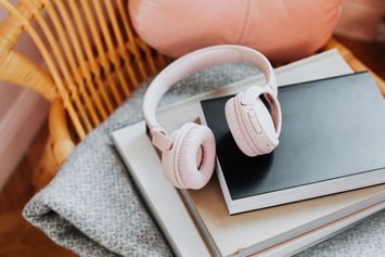 Manfaat Mendengarkan Audiobook untuk Belajar, Produktivitas, dan Kesehatan Mental